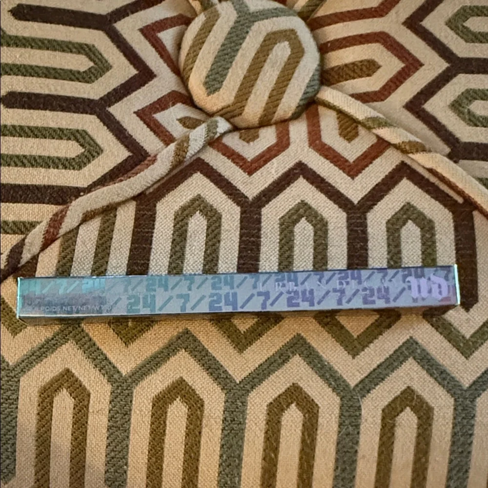 Urban Decay 24/7 Glide-On Eye Pencil Packaging - Iridescent Silver/Blue